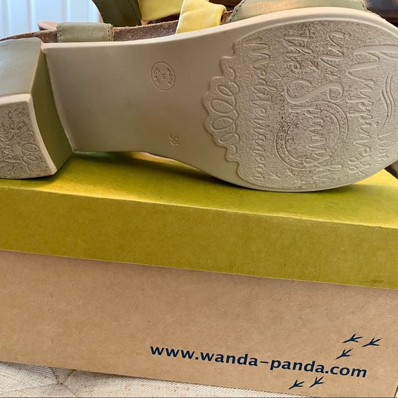 Dress up or dress down Moss Green Wanda Panda Leather Sandals - like new. - Picture 5 of 6